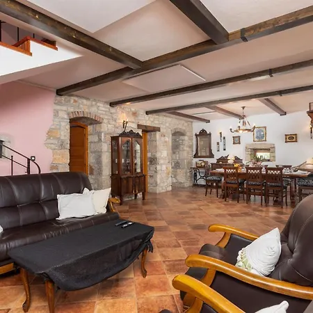 Di Vino Villa *