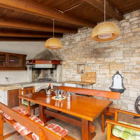 Di Vino Villa *