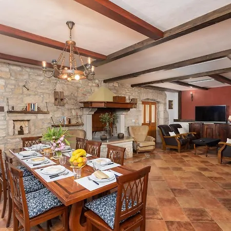 Di Vino Villa *